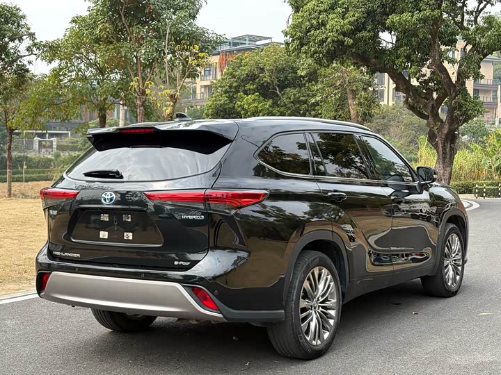 Фото 9 - Toyota Highlander