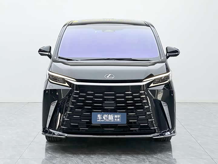 Фото 2 - Lexus LM