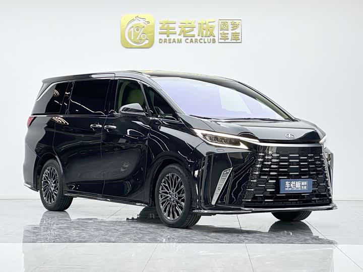 Фото 3 - Lexus LM