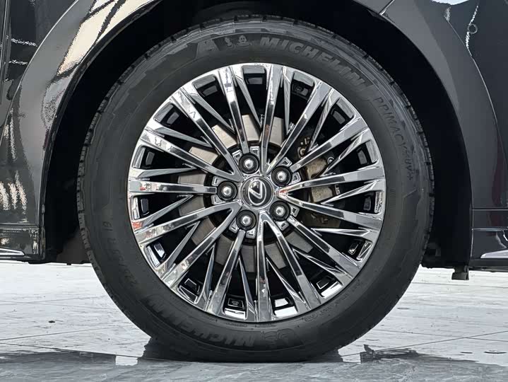 Фото 8 - Lexus LM