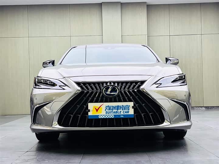 Фото 2 - Lexus ES