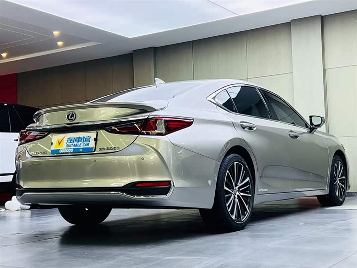 Фото 4 - Lexus ES