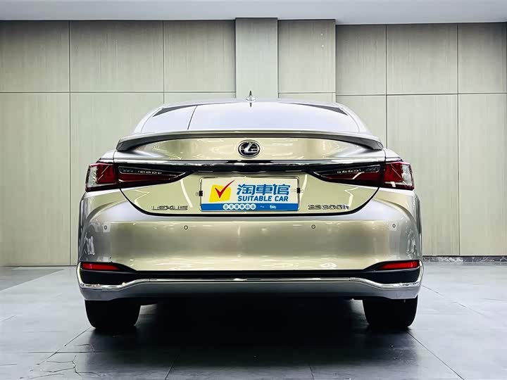 Фото 5 - Lexus ES