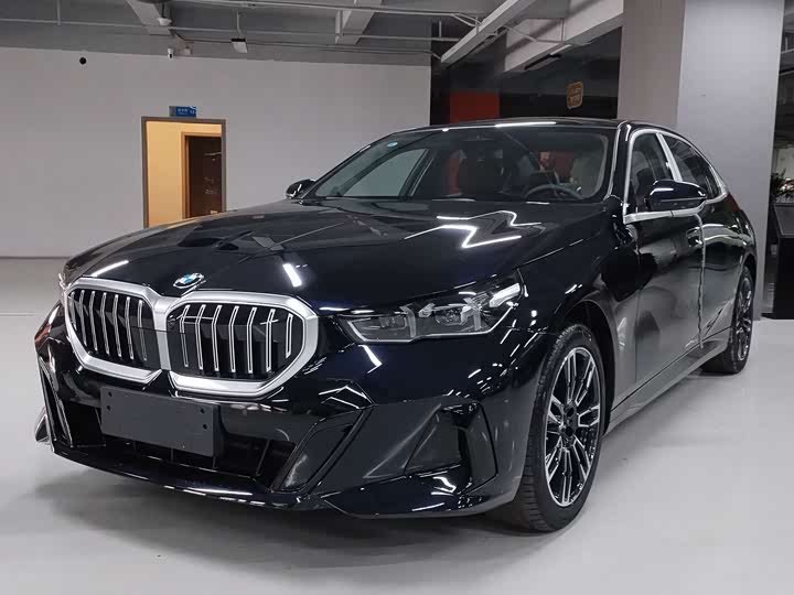 Фото 1 - BMW 5 Series