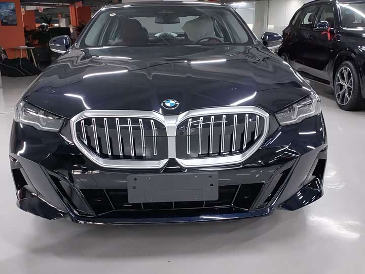 Фото 2 - BMW 5 Series