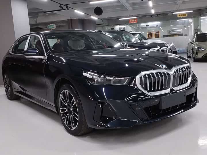 Фото 3 - BMW 5 Series