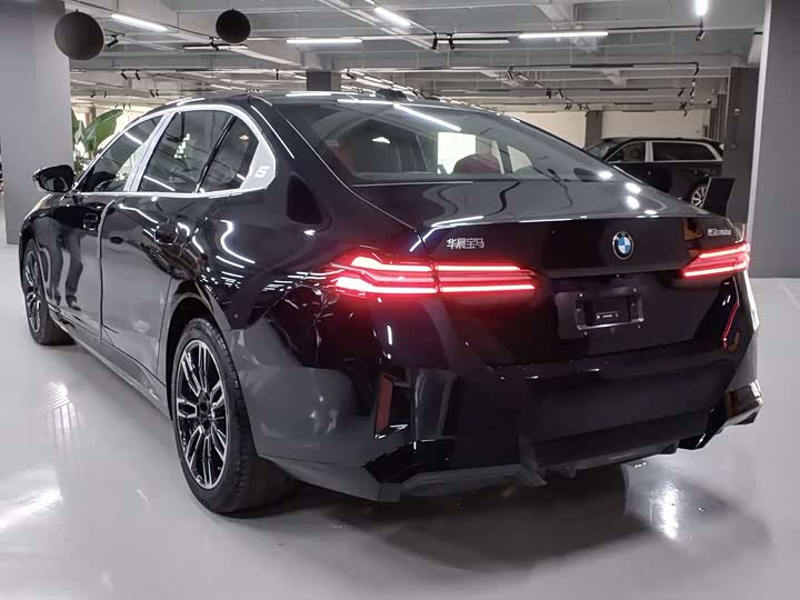 Фото 8 - BMW 5 Series