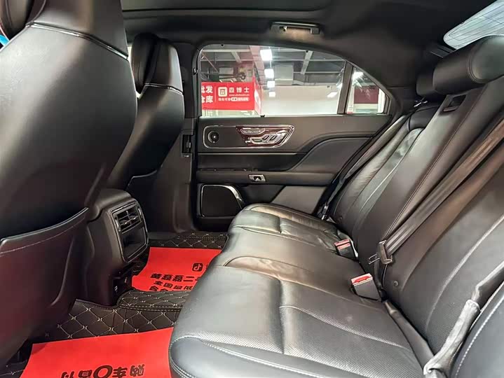 Фото 8 - Lincoln Continental