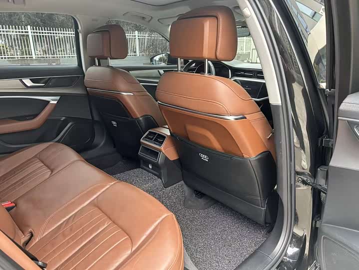 Фото 5 - Audi A6L