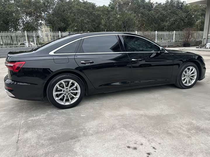 Фото 8 - Audi A6L