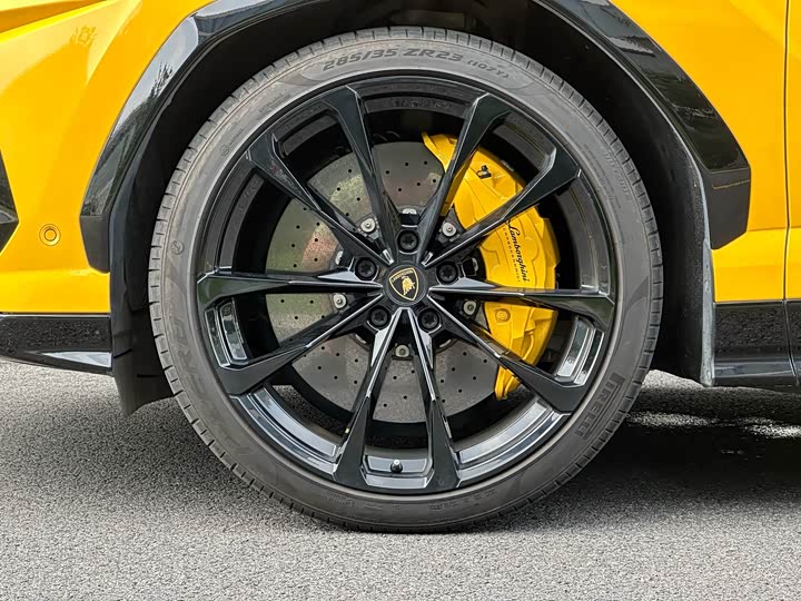 Фото 5 - Lamborghini Urus