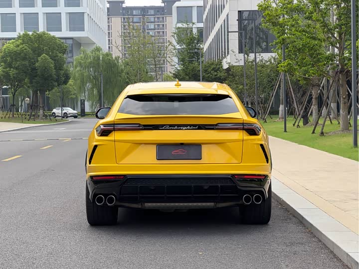 Фото 6 - Lamborghini Urus