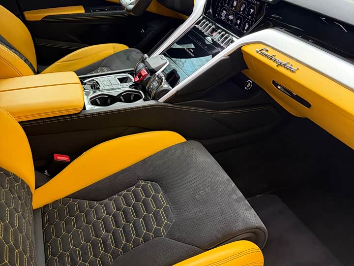 Фото 9 - Lamborghini Urus
