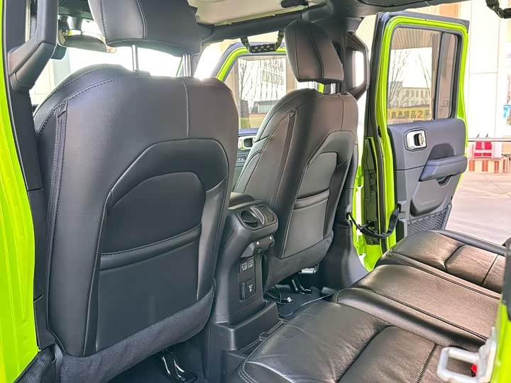 Фото 6 - Jeep Wrangler