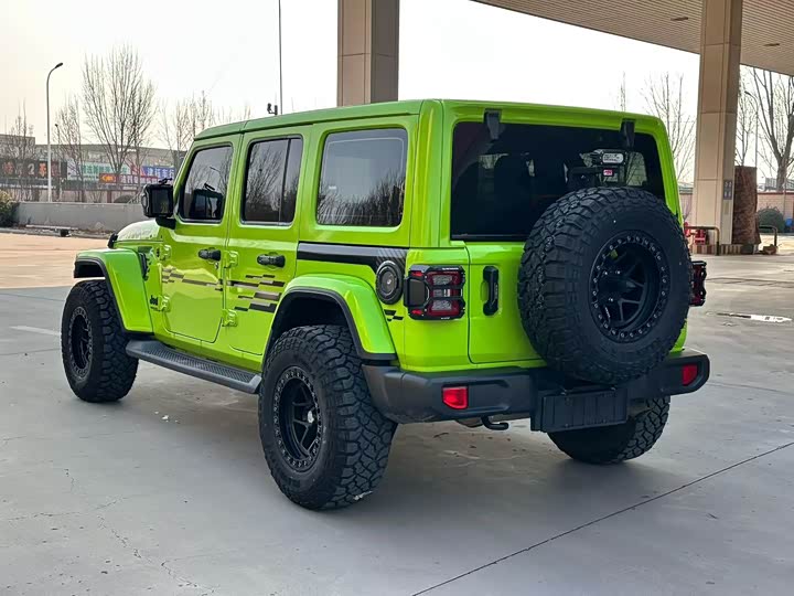 Фото 9 - Jeep Wrangler