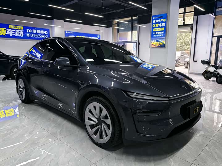 Photo 3 - Tesla Model Y
