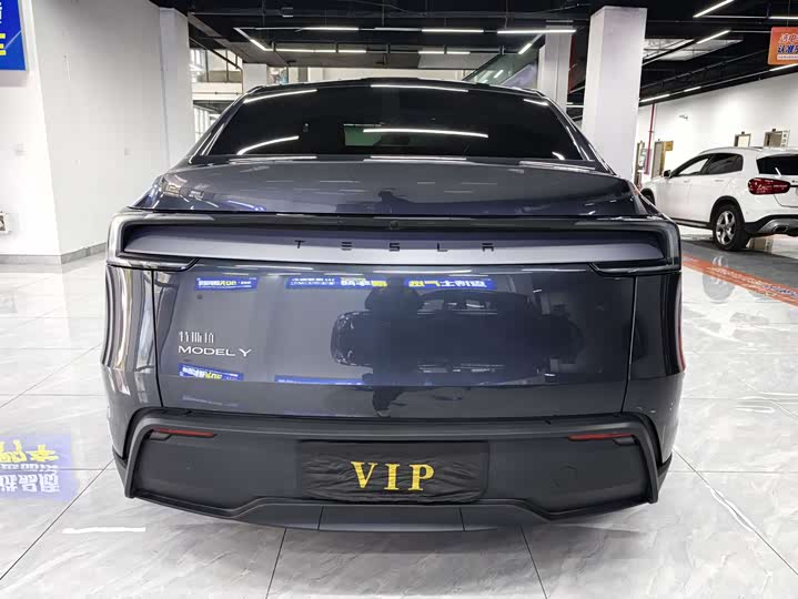 Photo 9 - Tesla Model Y