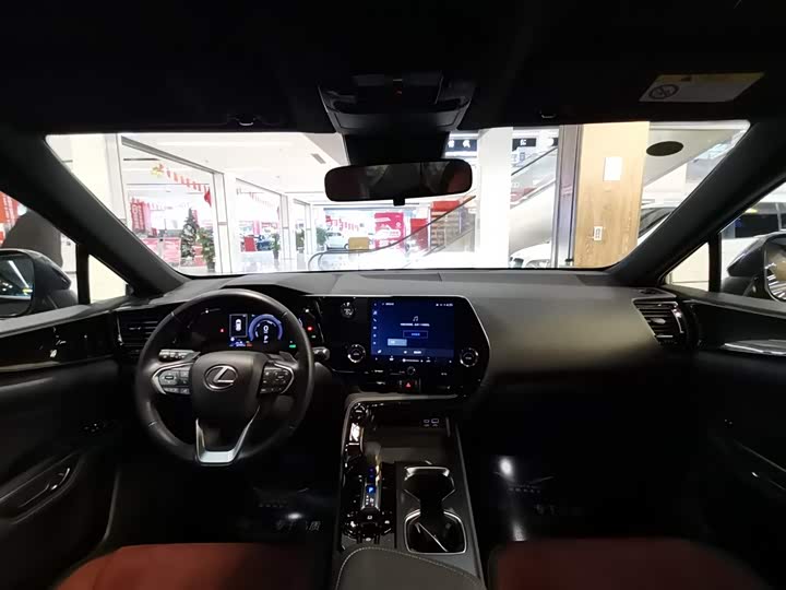 Фото 9 - Lexus NX