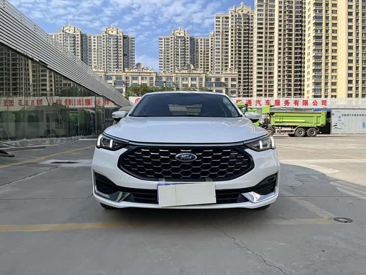 Фото 2 - Ford Escort