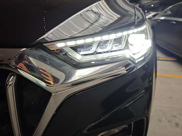 Фото 4 - Hongqi HS5