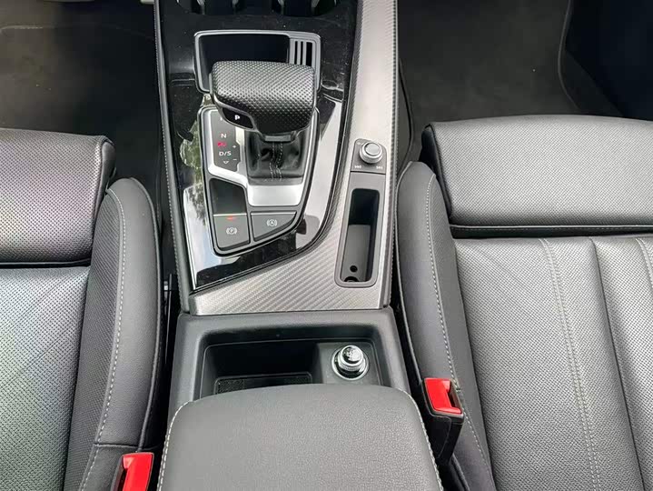 Фото 9 - Audi A4L