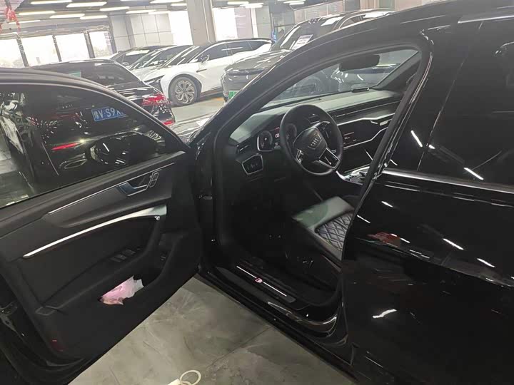 Фото 4 - Audi A6L