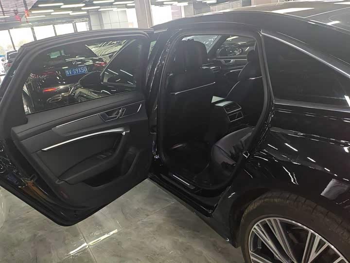 Фото 5 - Audi A6L