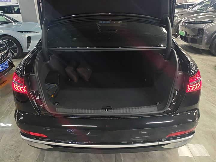 Фото 8 - Audi A6L