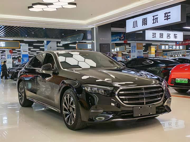 Фото 3 - Mercedes-Benz E-Class