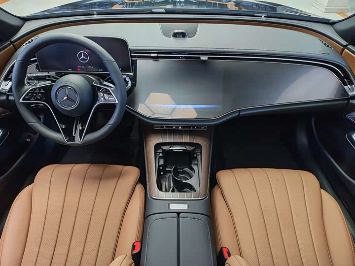 Фото 5 - Mercedes-Benz E-Class