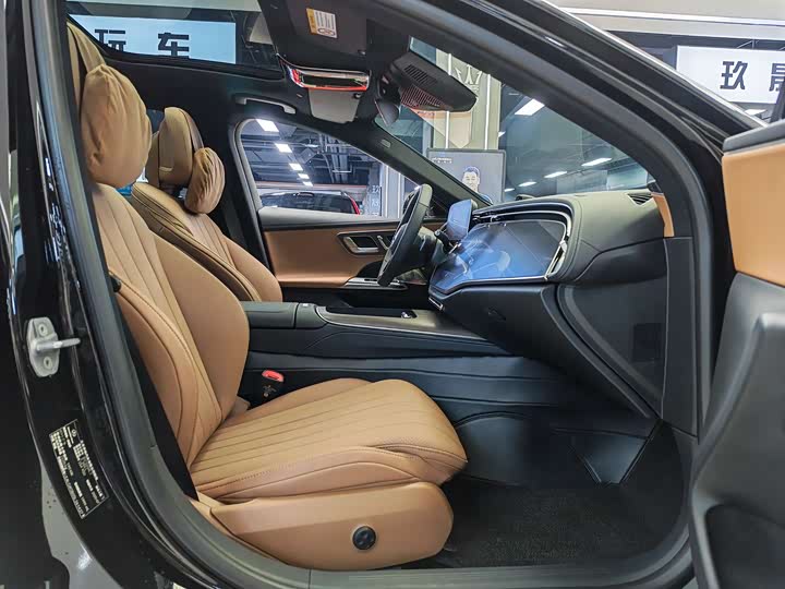 Фото 6 - Mercedes-Benz E-Class