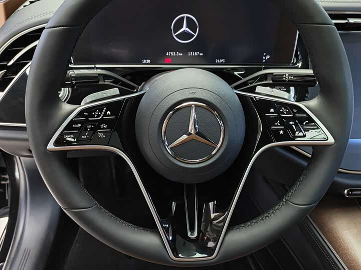 Фото 8 - Mercedes-Benz E-Class