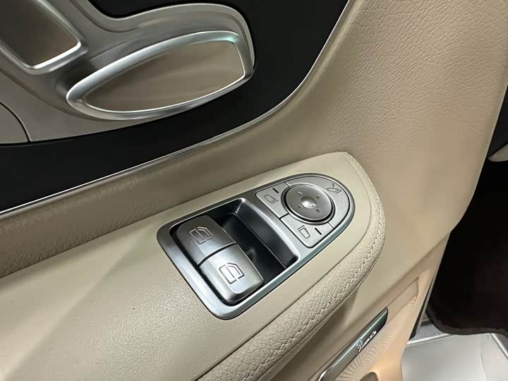 Фото 5 - Mercedes-Benz V-Class