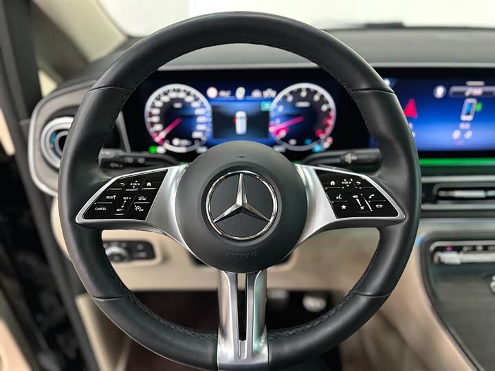 Фото 8 - Mercedes-Benz V-Class