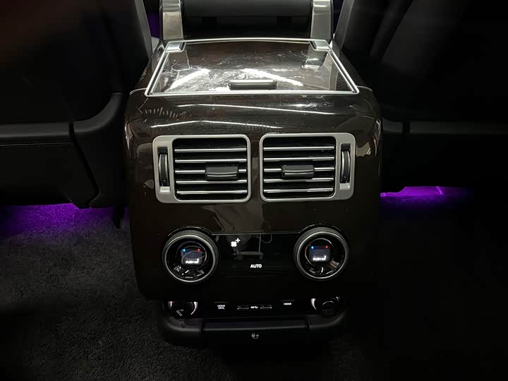 Photo 6 - Land Rover Range Rover