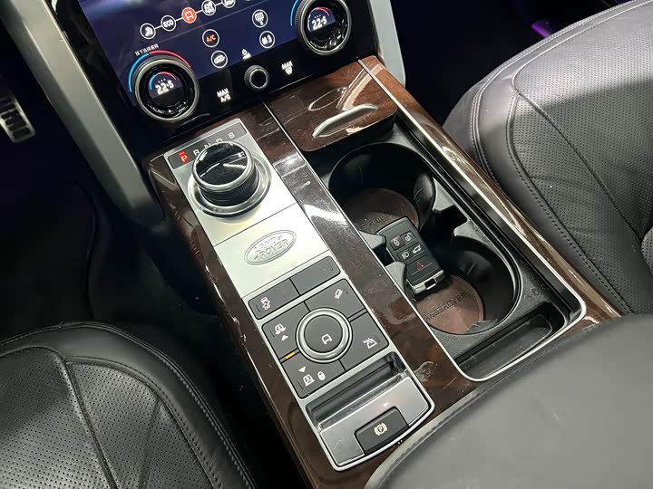 Photo 7 - Land Rover Range Rover