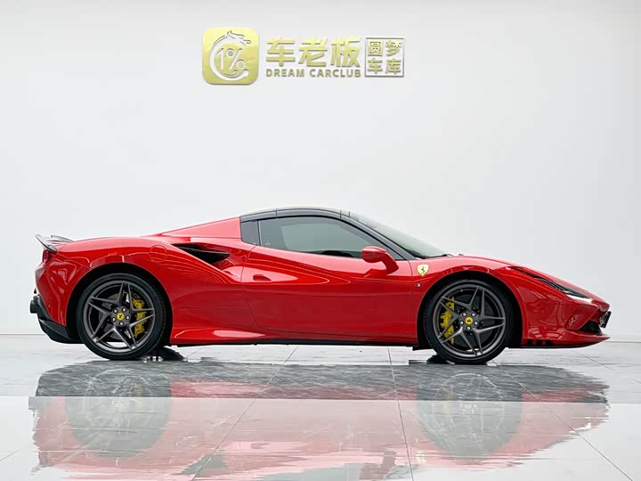 Фото 8 - Ferrari F8