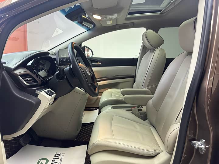 Фото 7 - Buick GL8 ES