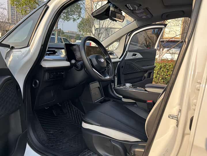 Фото 7 - Geely Geometry E Firefly