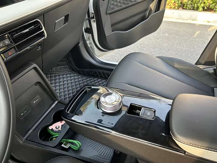 Фото 9 - Geely Geometry E Firefly