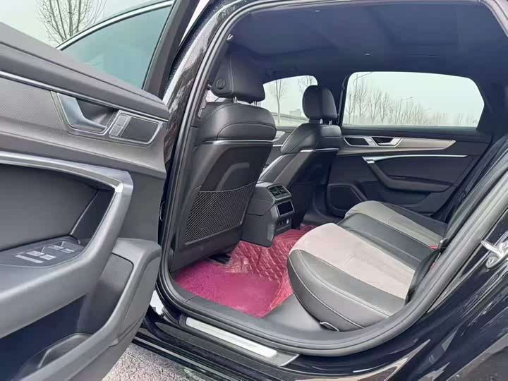 Фото 6 - Audi A6L