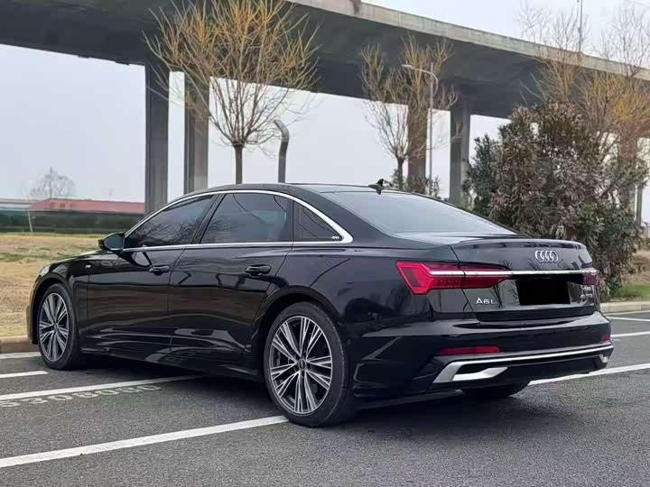 Фото 8 - Audi A6L