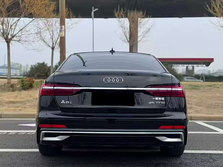 Фото 9 - Audi A6L