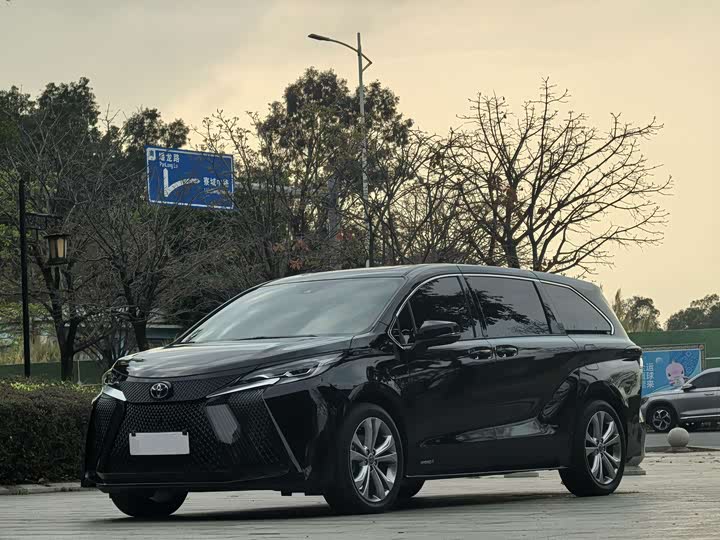 Photo 1 - Toyota Sienna