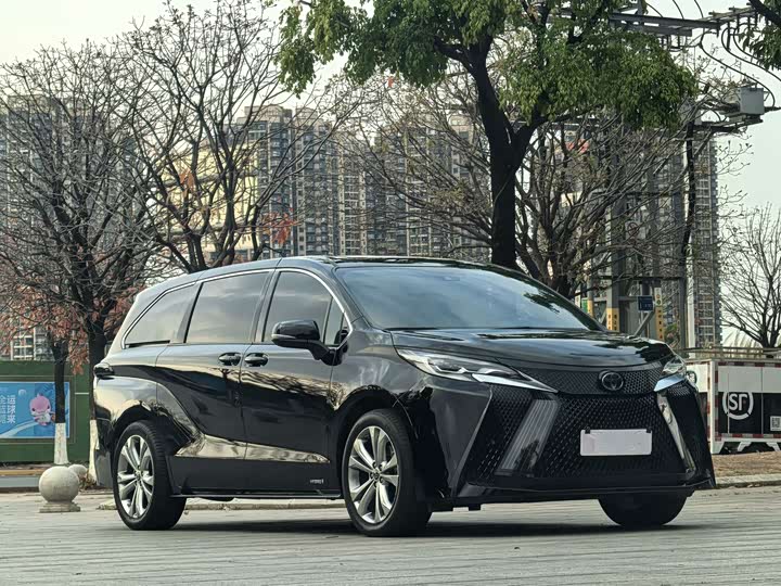 Photo 2 - Toyota Sienna