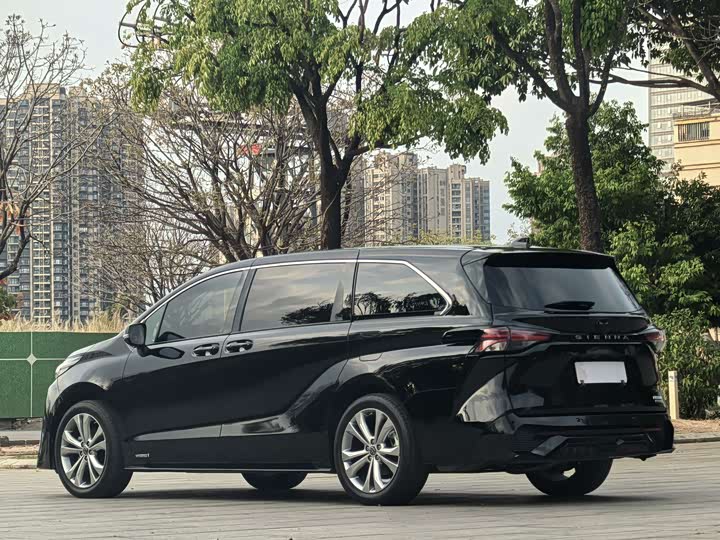 Photo 5 - Toyota Sienna