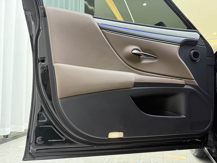 Фото 3 - Lexus ES