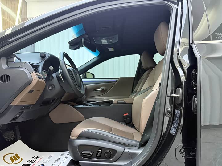 Фото 4 - Lexus ES