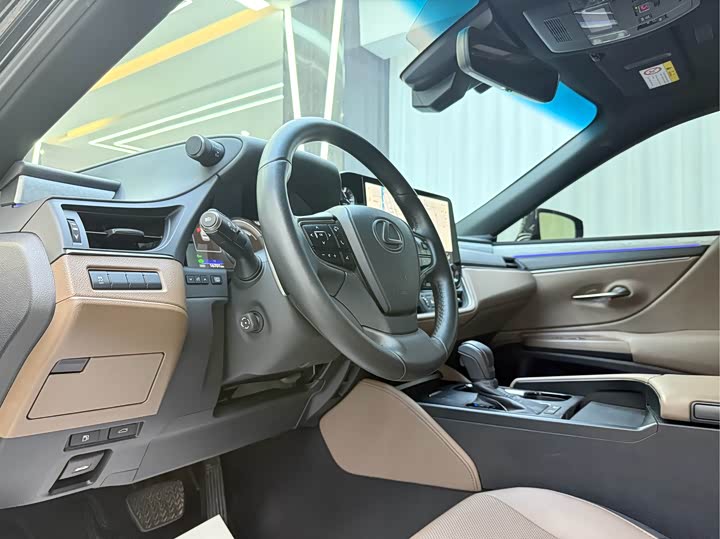 Фото 5 - Lexus ES