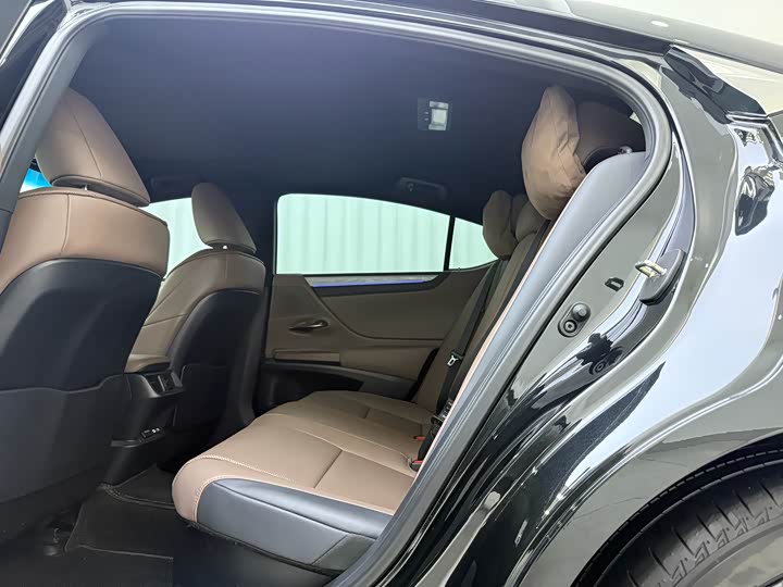 Фото 6 - Lexus ES